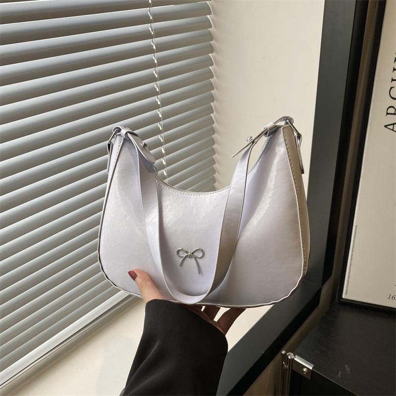 Damen Hobo-Tasche aus glänzendem Kunstleder mit dekorativem Schleifendetail Nord Taschen