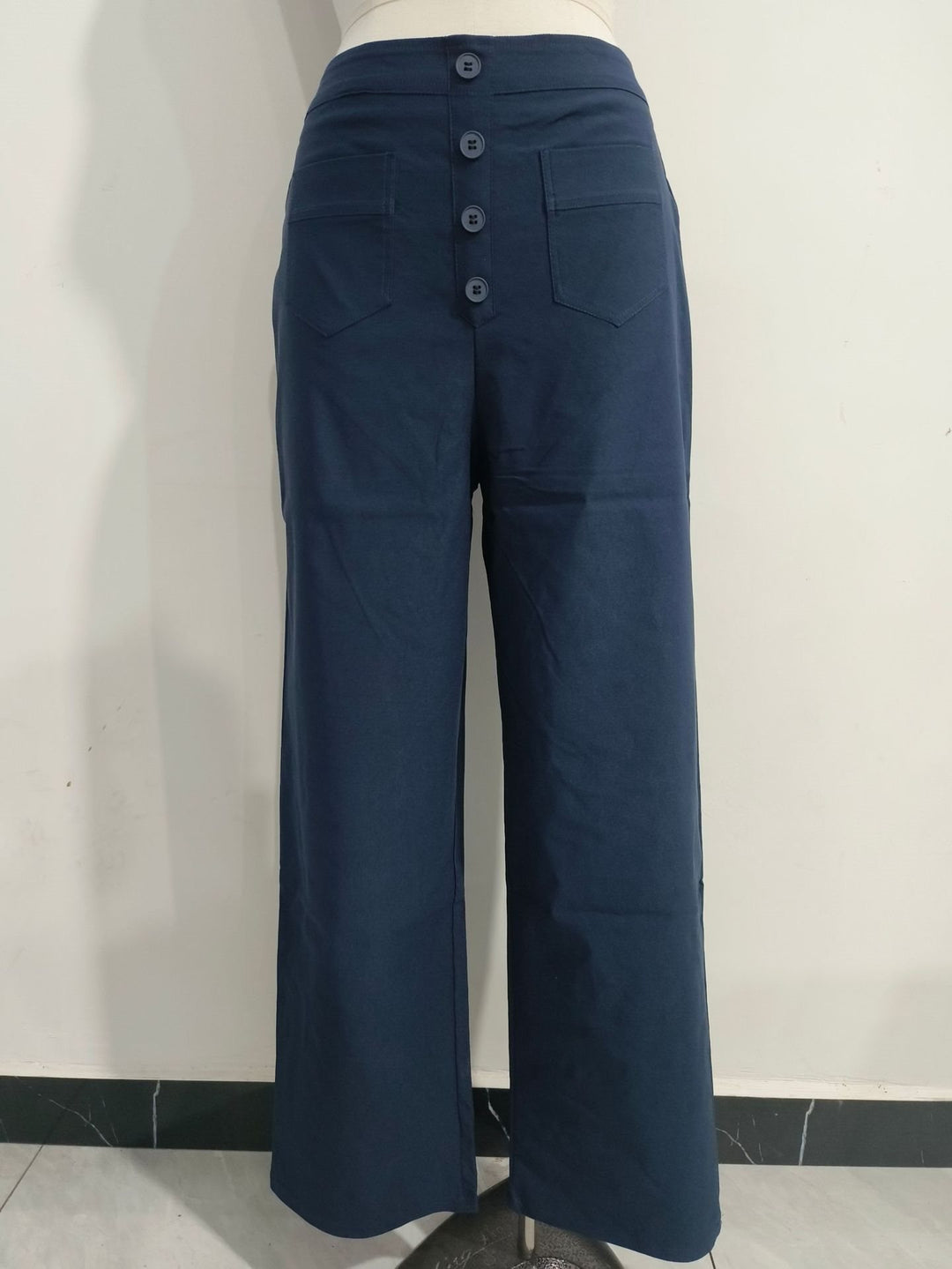 Damen Hochtaillierte weite Hose mit Knopfleiste und aufgesetzten Taschen Nord Taschen