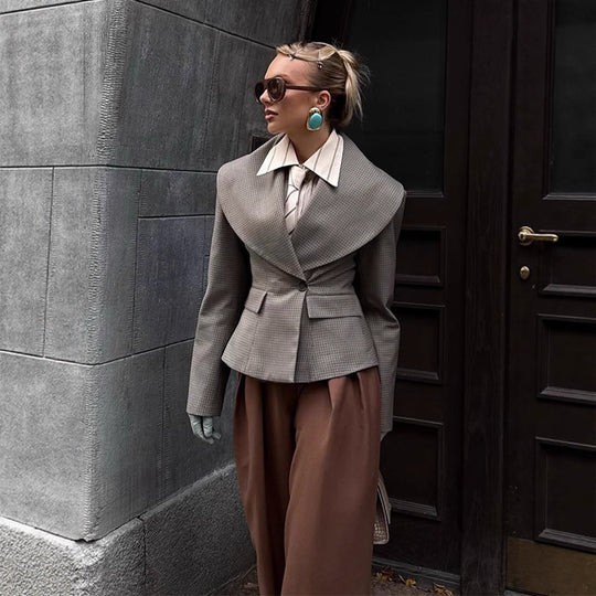 Damen Taillierter Blazer mit übergroßem Schalkragen und strukturierter Peplum‑Taille Nord Taschen