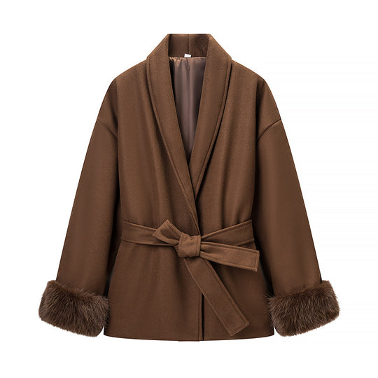 Damen Wickel-Mantel mit Bindegürtel und Fellbesatz an den Ärmeln Nord Taschen