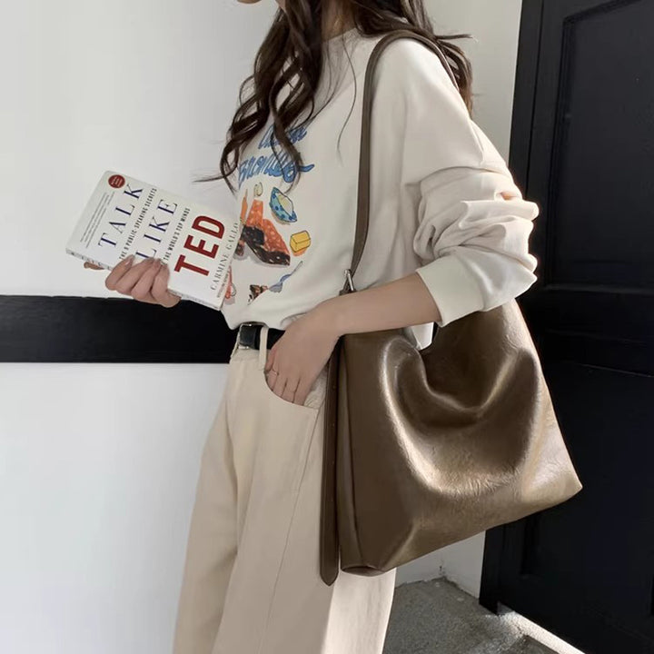 Damen Hobo Tasche mit praktischem Innenlayout und abnehmbarem Kosmetiktäschchen Nord Taschen
