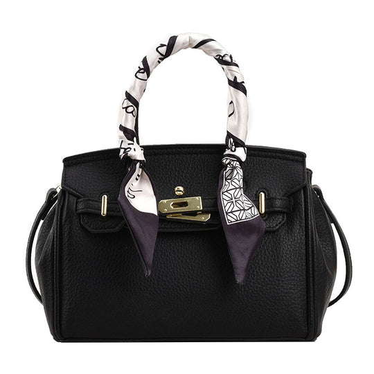 Damen Handtasche mit innovativem Haltegriff und modischen Details | Nord Taschen