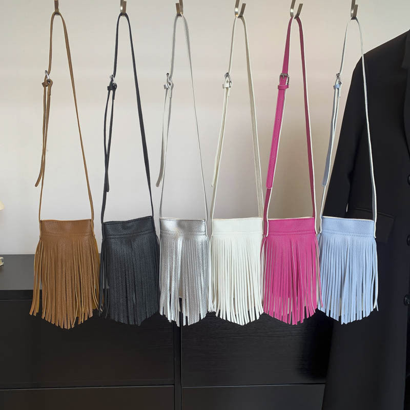 Damen Beuteltasche mit fransigem Design und verstellbarem Schulterriemen Nord Taschen