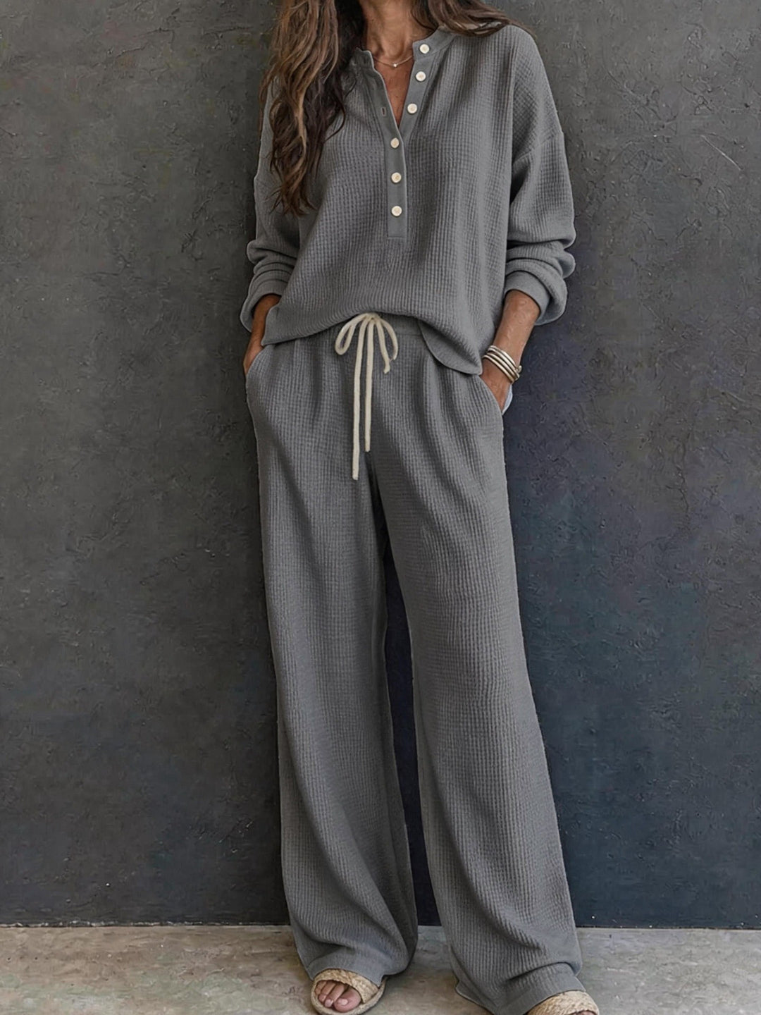 Damen Waffelstrick-Loungewear-Set mit Henley-Oberteil, Kordelbund und weiter Palazzo-Hose Nord Taschen