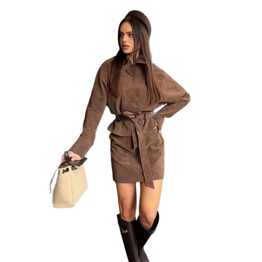 Damen Kurzes Veloursleder‑Set: Taillierter Blouson mit Stehkragen & passendem Minirock Nord Taschen