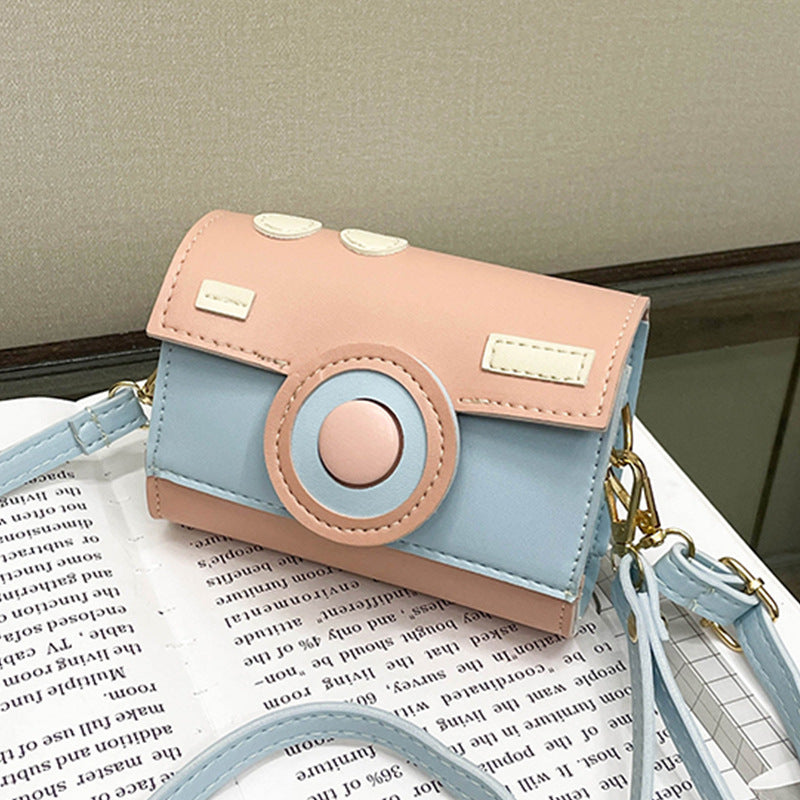 Damen Mini-Handtasche mit verspieltem Klappverschluss Nord Taschen