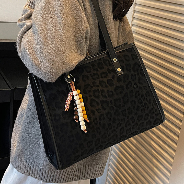 Damen Umhängetasche mit modernem Leopardenmuster und praktischen Details Nord Taschen