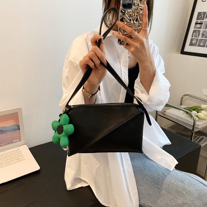 Damen Clutch mit verspieltem Blumendetail | Nord Taschen
