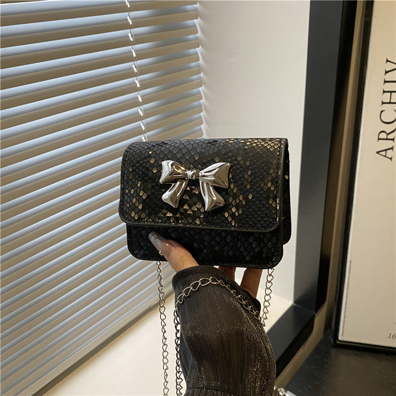 Damen Clutch mit verspieltem Schleifendesign Nord Taschen