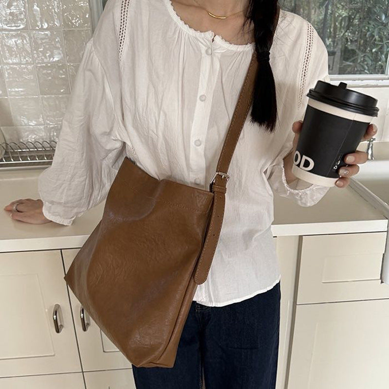 Damen Hobo-Tasche mit abnehmbarem Zubehör und eleganter Form Nord Taschen