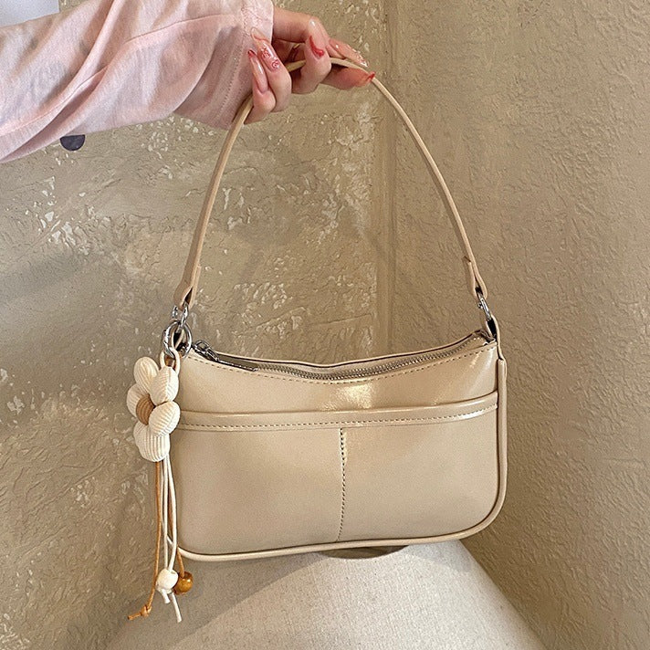 Damen Umhängetasche mit floralem Anhänger Nord Taschen