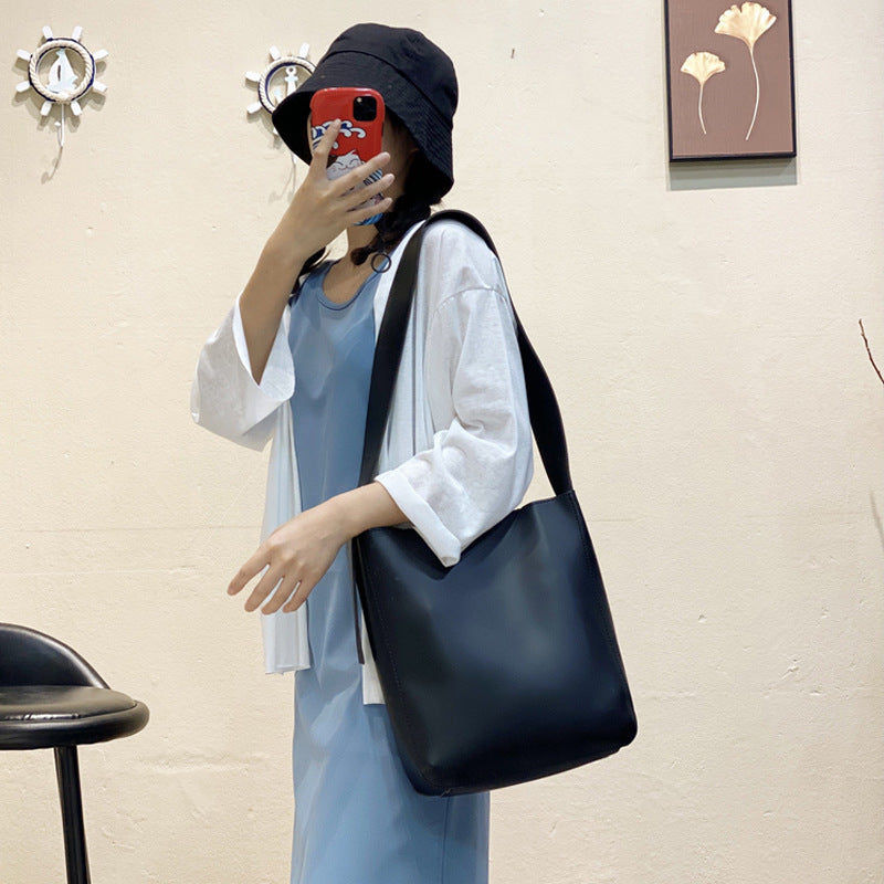 Damen Umhängetasche aus hochwertigem Kunstleder mit eleganter Struktur Nord Taschen
