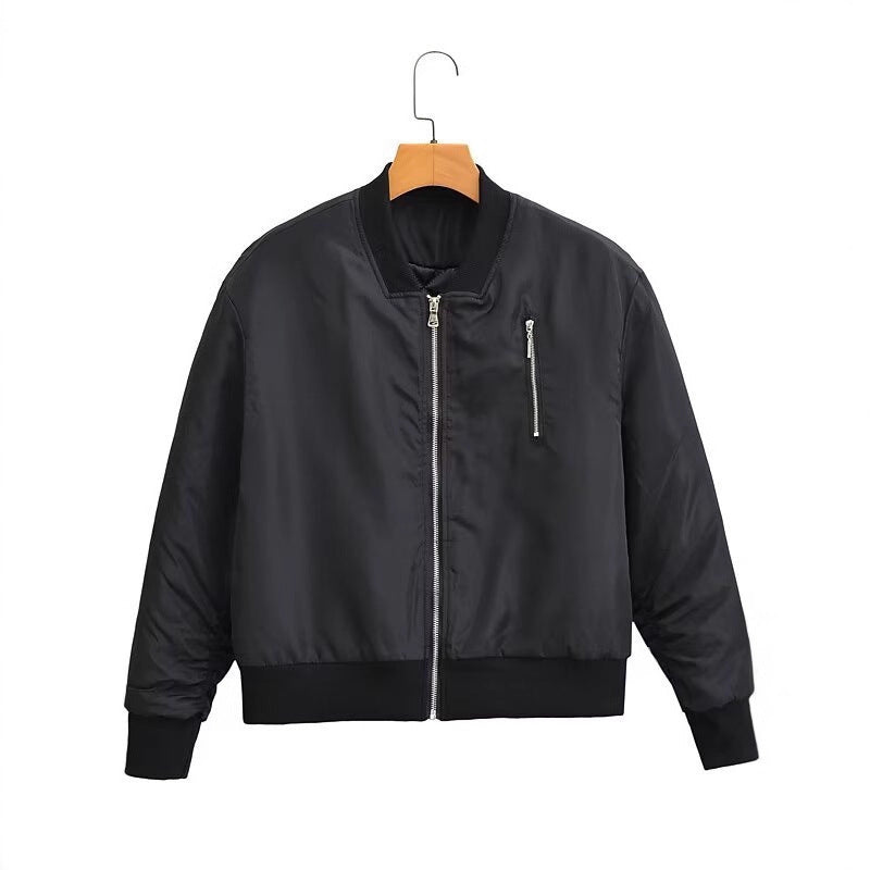 Damen Kurz geschnittene Nylon-Bomberjacke mit glänzender Oberfläche, wattiertem Futter und Metallreißverschluss Nord Taschen
