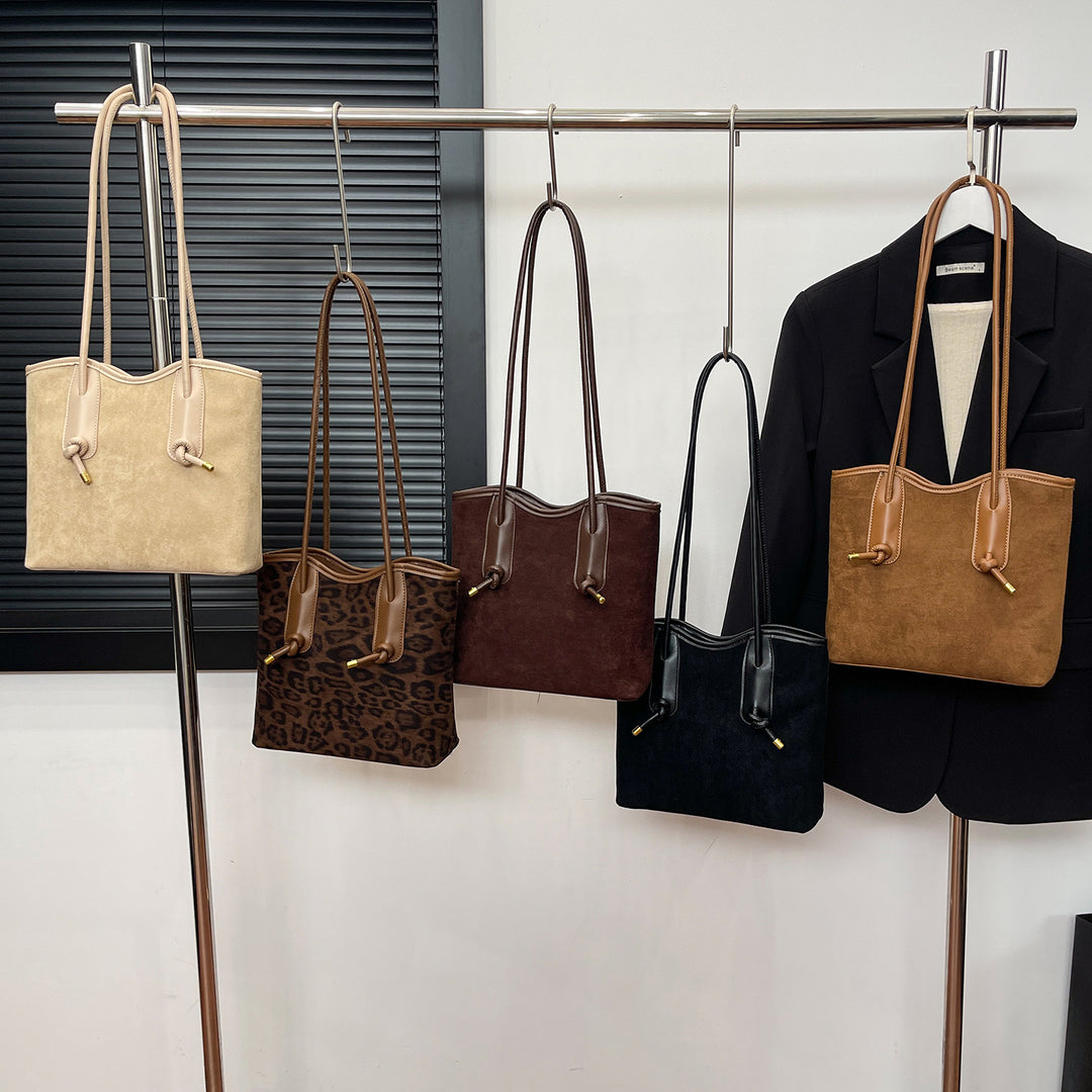 Damen stilvolle Beuteltasche aus hochwertigem Wildleder Nord Taschen