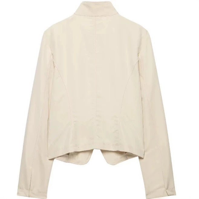 Damen Kurze taillierte Freizeitjacke im Blousonstil mit asymmetrischer Knopfreihe und Stehkragen Nord Taschen