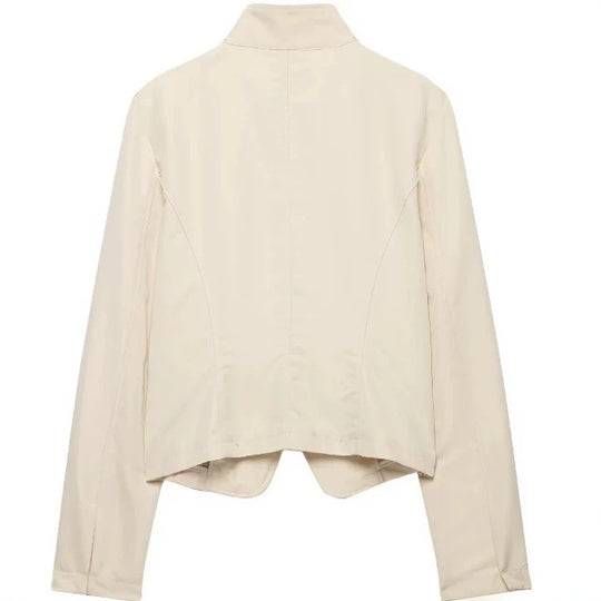 Damen Kurze taillierte Freizeitjacke im Blousonstil mit asymmetrischer Knopfreihe und Stehkragen Nord Taschen