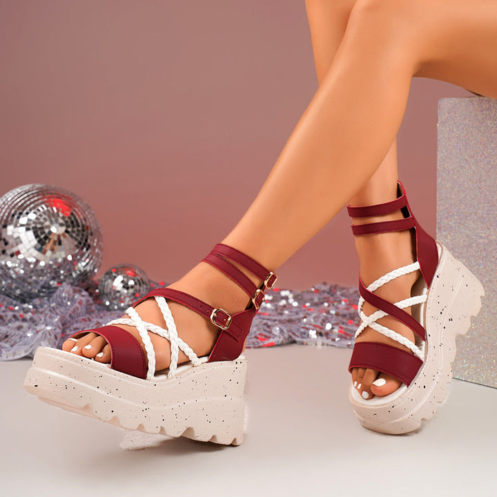 Damen Plateau-Sandalen mit geflochtenen Riemen und dekorativen Schnallen