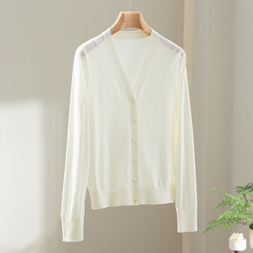 Damen Minimalistischer Merino‑Blend Cardigan mit V‑Ausschnitt und feinen Rippabschlüssen Nord Taschen