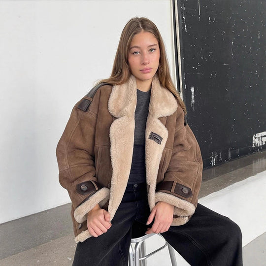 Damen Oversize Shearling‑Imitat Fliegerjacke mit kontrastierenden Besätzen & Schnallen-Details Nord Taschen