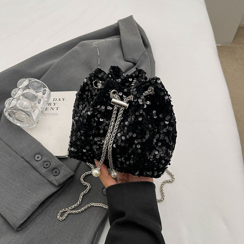 Damen Glitzernde Beuteltasche mit elegantem Kettenriemen Nord Taschen