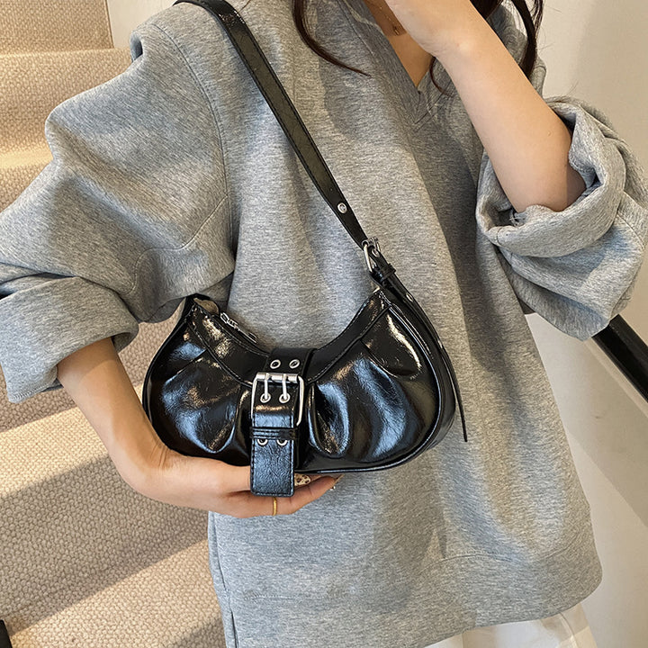 Damen Hobo-Tasche mit elegantem Faltendesign und glänzender Oberfläche Nord Taschen