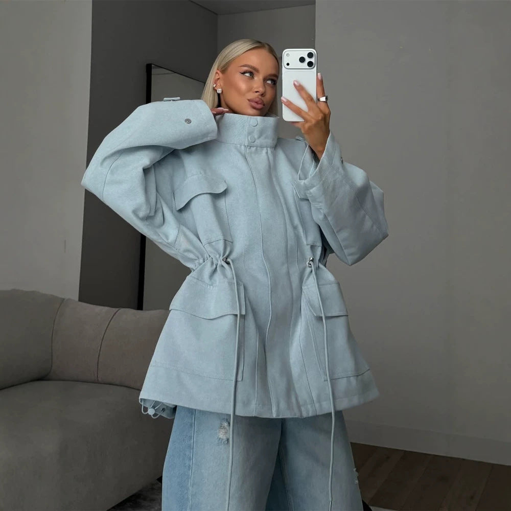 Damen Oversize Utility-Jacke mit Tunnelzugtaillierung, hohem Stehkragen und Pattentaschen Nord Taschen