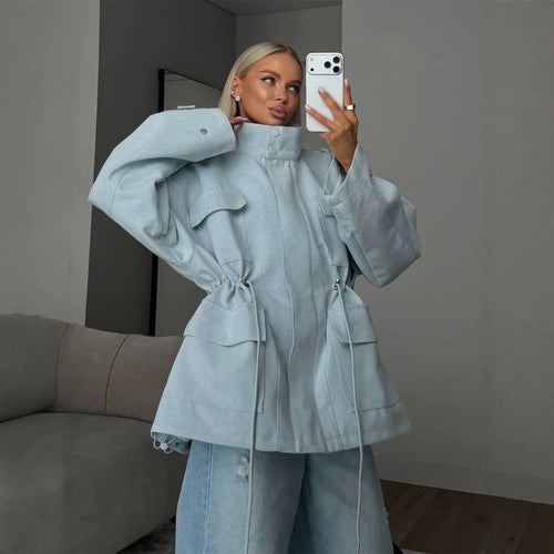 Damen Oversize Utility-Jacke mit Tunnelzugtaillierung, hohem Stehkragen und Pattentaschen Nord Taschen