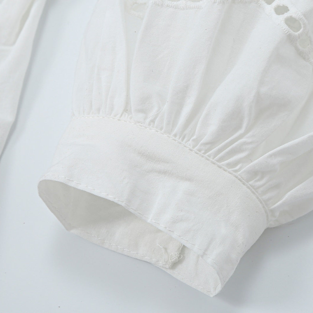 Damen Bluse mit V-Ausschnitt, Broderie‑Stickerei und voluminösen Puffärmeln Nord Taschen