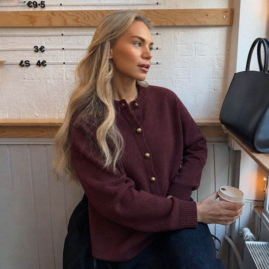 Damen kastiger Feinstrick-Cardigan mit goldfarbenen Zierknöpfen und gerippten Bündchen Nord Taschen
