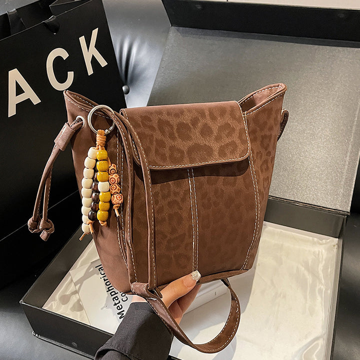 Damen Umhängetasche mit elegantem Leo-Muster und charmanten Details Nord Taschen