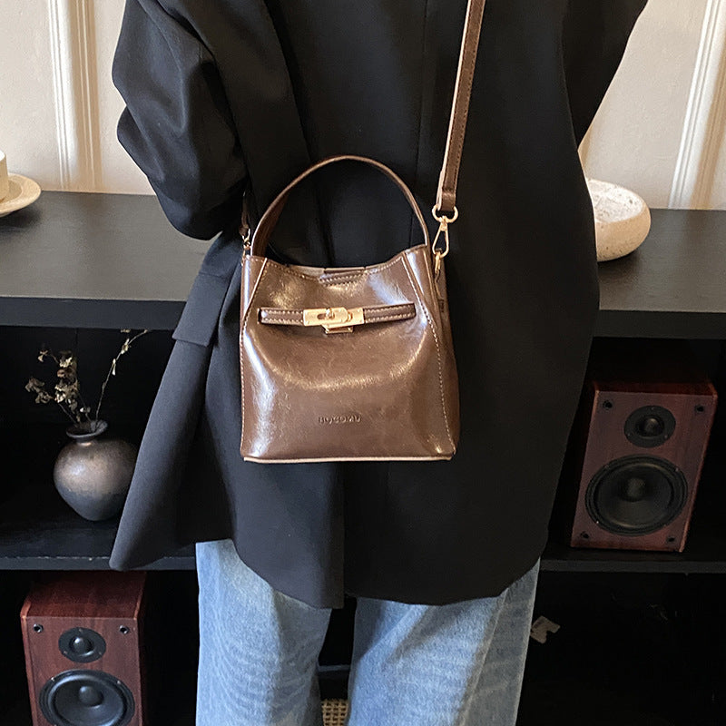 Damen Hobo-Tasche mit elegantem Kettenverschluss Nord Taschen