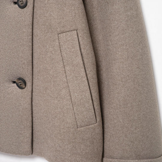 Damen Kurzjacke im Boxy-Cut aus Wollmix mit hohem Stehkragen und asymmetrischer Knopfleiste Nord Taschen