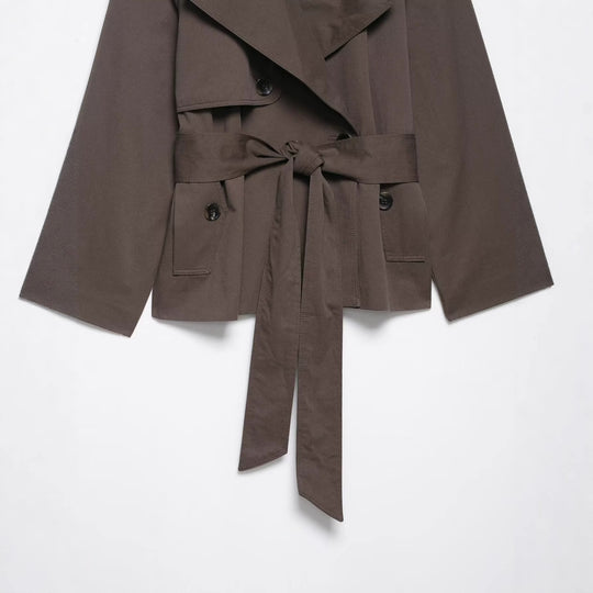 Damen 300+ kurzer Cropped‑Trenchblouson mit weiten Revers, Bindegürtel und Pattentaschen Nord Taschen
