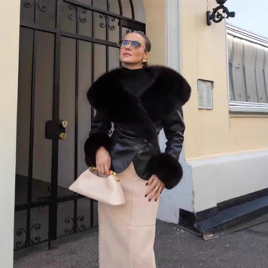 Damen Kurzjacke aus Kunstleder mit voluminösem Faux-Fur-Kragen und Fellmanschetten Nord Taschen