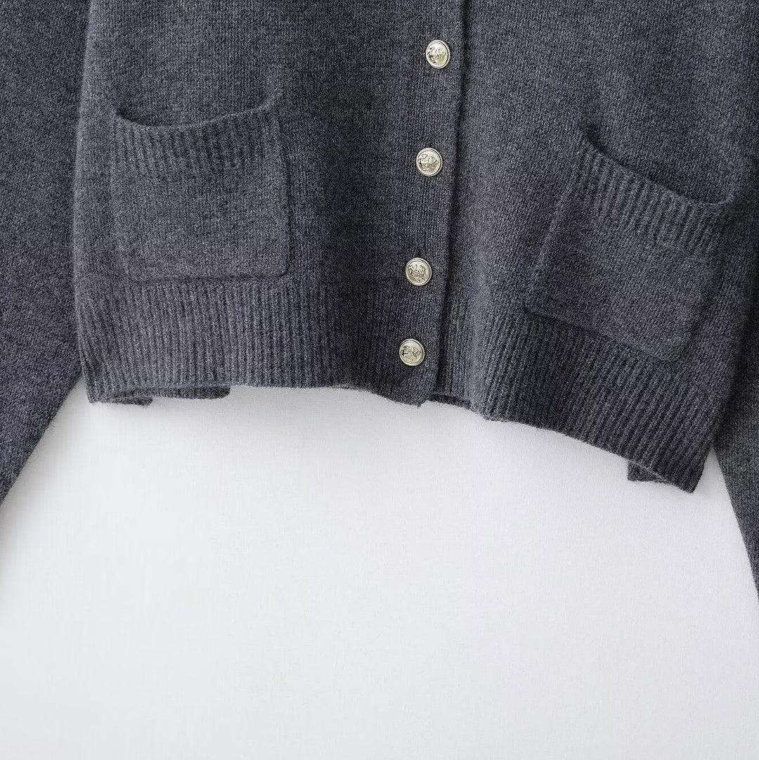 Damen Oversize-Wollmix-Cardigan mit V-Ausschnitt, goldfarbenen Zierknöpfen und aufgesetzten Taschen Nord Taschen