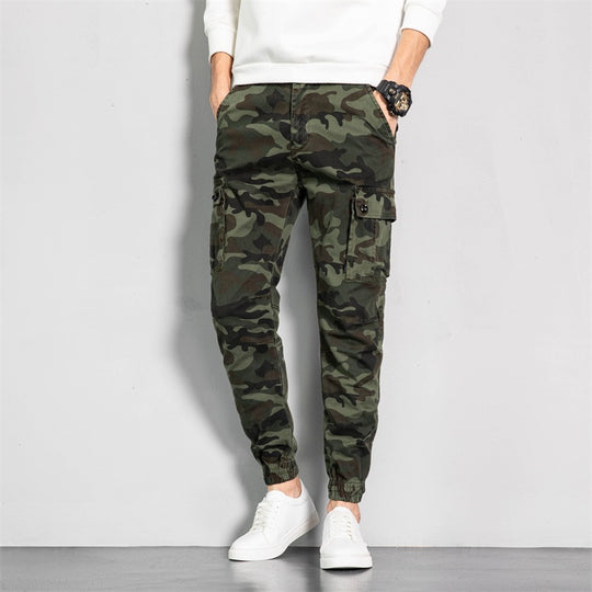 Herren Camouflage-Cargo-Jogginghose im tapered Schnitt mit elastischem Bund, Utility‑Taschen & gerippten Knöchelbündchen Nord Taschen