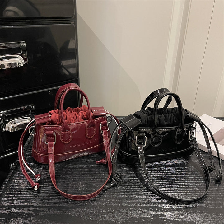 Damen Mini-Tasche mit verspieltem Kordelzug und glänzendem Finish Nord Taschen