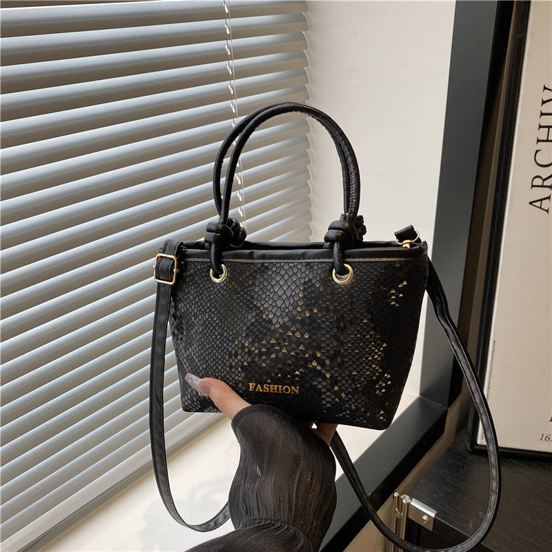 Damen Handtasche aus hochwertigem Kunstleder im edlen Netzdesign Nord Taschen