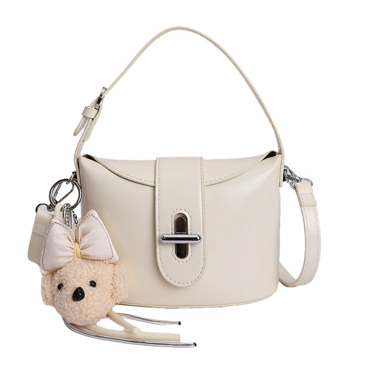 Damen Handtasche im modernen minimalistischen Design mit abnehmbarem Plüschanhänger Nord Taschen