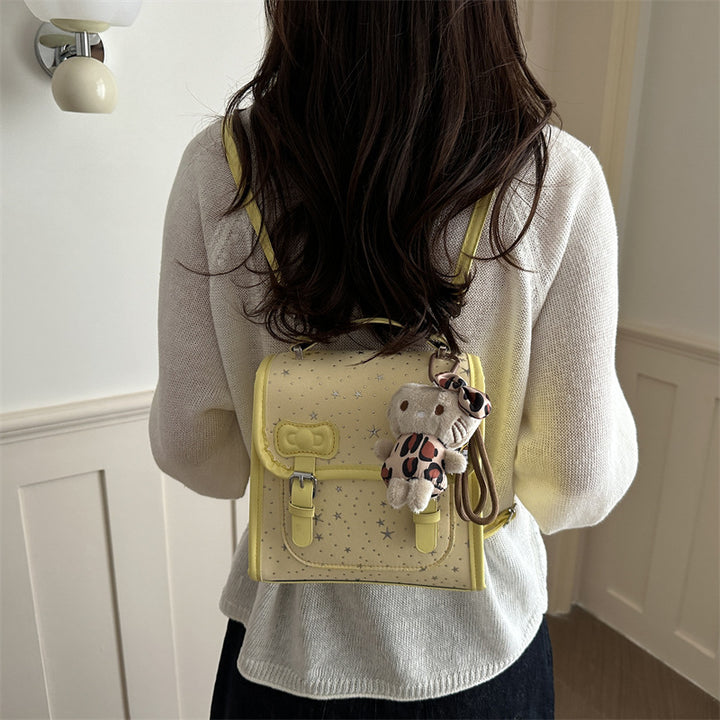Damen Rucksackhandtasche mit niedlichem Tieranhänger und glänzender Oberfläche Nord Taschen