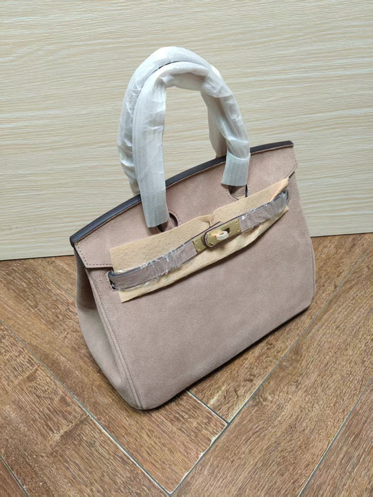 Damen Handtasche aus feinstem Wildleder mit goldfarbenem Verschluss Nord Taschen