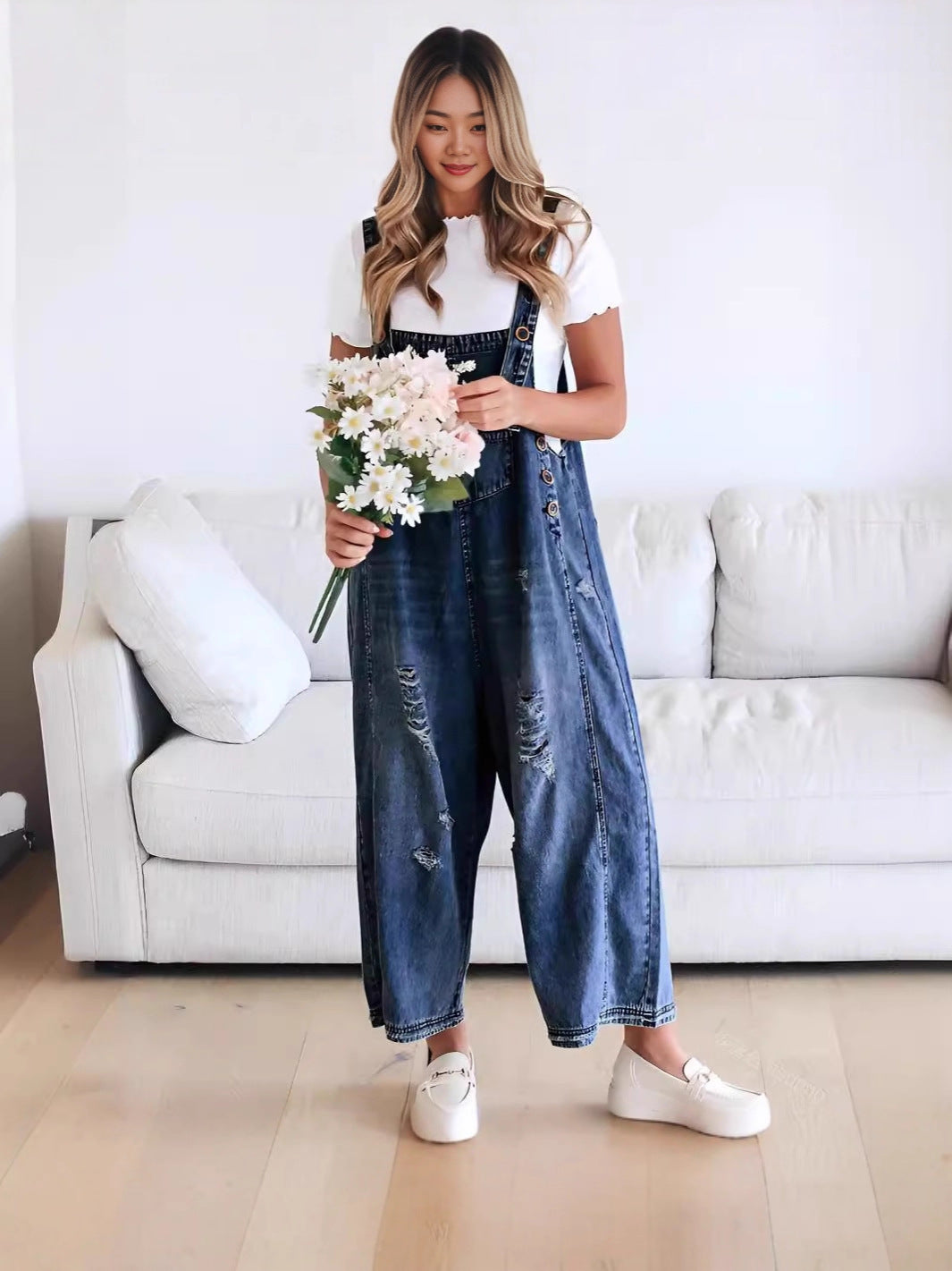 Damen lässige verwaschene Latzhose aus Jeansstoff mit Rissen und weitem Bein Nord Taschen