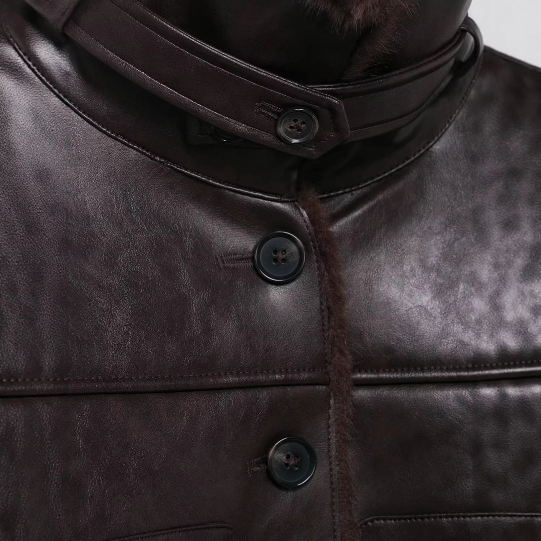 Damen Kurze Lammfelljacke im Vintage-Look mit hohem Stehkragen und aufgesetzten Taschen Nord Taschen