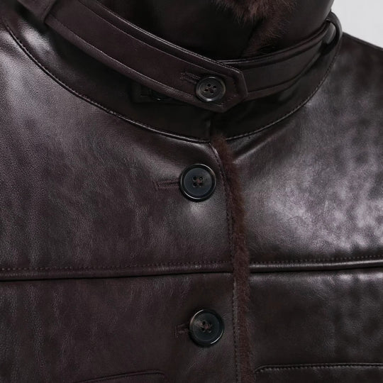 Damen Kurze Lammfelljacke im Vintage-Look mit hohem Stehkragen und aufgesetzten Taschen Nord Taschen