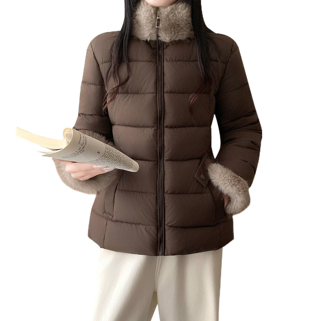 Damen nan taillierte Thermo-Kurzjacke mit elastischem Taillengürtel, Webpelzkragen und Kunstfellmanschetten Nord Taschen