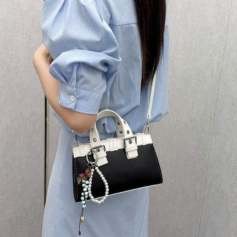 Damen Mini-Handtasche mit verspieltem Anhänger und elegantem Design Nord Taschen