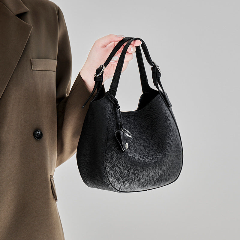 Damen Hobo-Tasche mit hochwertiger Lederstruktur und eleganten Akzenten Nord Taschen