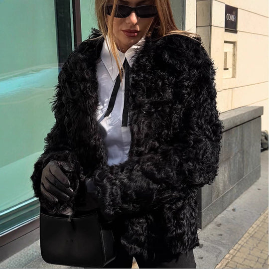 Damen Boxy-Kurzmantel aus gewelltem Faux-Fur mit strukturierter Wellenoptik und offener Front Nord Taschen