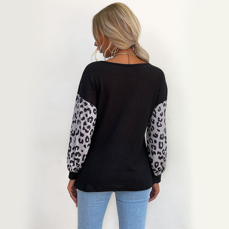 Damen Langärmeliges Waffelshirt mit Knotenfront und Kontrast-Leoärmel Nord Taschen