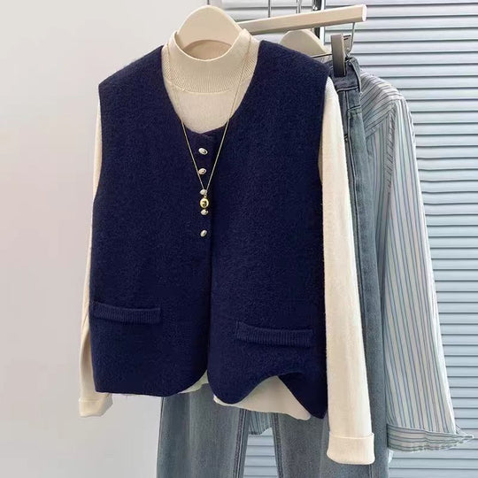 Damen Kurzgeschnittene Ärmellose Strickweste mit Perlenknopfleiste und aufgesetzten Taschen Nord Taschen